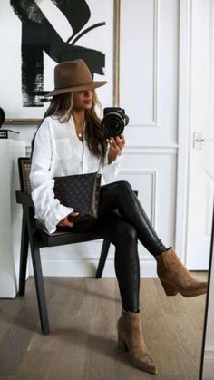 White button down Transitional Dressing, Outfits Dressy, Fall Leggings, Legging Outfits, Outfit Inspiration Fall, Fashion Winter, Looks Chic