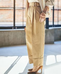 Spring Jumpsuits, Chic Work Outfit, High Fashion Women, Jumpsuit Elegant, Fashionista Clothes, Fashion Catalogue, Loose Pants, Type Of Pants, High Waisted Trousers