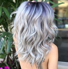 Ash Blonde Wavy Hairstyle With Blue Black Roots Wavy Layers, Ash Blonde Hair Colour, Silver Blonde Hair, Blonde Wavy Hair, Silver Blonde, Ash Blonde Hair, Air Dry Hair