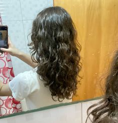 Butterfly Cut For Wavy Hair, Butterfly Haircut 2c Hair, Butterfly Haircut With Curly Hair, U Shaped Haircut Wavy Hair, Butterfly Haircut Wavy Curly Hair, U Shaped Curly Haircut, Curly Wavy Haircuts Medium, Butterfly Cut On Wavy Hair, Wavy Hair Butterfly Cut