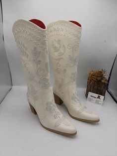 Handembroidery genuine leather custom made women boots. #cowboyboots #leatherboots #suzaniboots #whiteboote #kneehigh #cowgirl #handmade #womenboots #whiteleather #embroideredboots #bootslover #festivalboots #outdoorfit #bemyboots White Leather Boots For Western-themed Events, White Western Boots For Western-themed Events, White Round Toe Boots For Country Events, White Western Boots For Country Events, White Western Snip Toe Boots, White Western Boots With Snip Toe, White Snip Toe Boots For Ranch, White Leather Western Boots, White Bohemian Boots With Round Toe