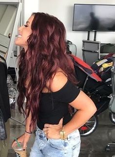 Hairstyles For Redheads, Pelo Color Borgoña, Redhead Hair Color, Pelo Color Vino, Wine Hair Color, Maroon Hair, Wine Hair, Hair Color Burgundy, Dark Red Hair