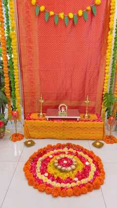 Diwali Mandir Decoration, Janmashtami Decoration Ideas Home, Mehandi Decorations At Home, Ganapati Decoration Ideas, Mehandi Decorations, Flower Wall Decor Diy, House Warming Decor, Ganpati Decoration Theme, Brown Eyes Aesthetic