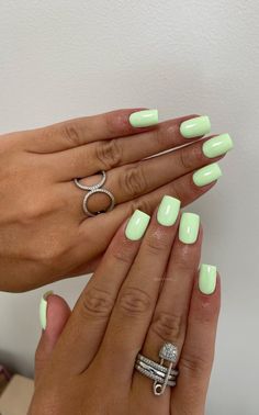 Get ready for summer with these trendy summer nails! Check out 45+ vibrant and fun summer nail designs for some serious inspiration. From simple and cute designs to bright neon nails, these summer nails ideas are perfect for spicing up your look. Plus: summer nails short, beachy nails, bright nails, french tips. (📷 jennnails__ IG) Manicure For Vacation, Summer Nails Shellac Short, Summer Nail 2024 Trends Square, Simple Bright Summer Nails, Summer Nails Square Bright, Lime Green Summer Nails, Summer Green Nails Designs, Neon Green Short Nails, Lime Green Short Nails