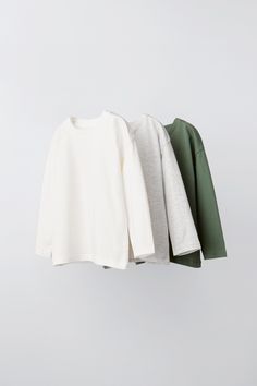 THREE-PACK OF PLAIN T-SHIRTS Staple Dress, Plain T Shirts, Shirt Blouses Tops, Cardigan Sweater Jacket, Plain Tshirt, T Shirt Vest, Trouser Jeans, Long Sleeve T Shirts, Sweater Jacket