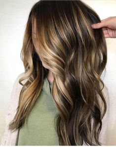 Light Brown Hair With Highlights, Wavy Long Hair, 2024 Hair Color, Long Hair Style, Brown Hair Shades, Hair With Highlights, Bronde Hair, Hair Color Light Brown