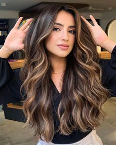 Fall Bronde Balayage: Warm & Effortless Style for the Season #fallBrondeBalayage #AutumnHairGoals #BrondeBalayageVibes #FallHairInspo #WarmBalayageTones #SeasonalBalayage #EffortlessFallHair #BrondeObsessed #BalayageForFall #NaturalHairBlend Fall Bronde Balayage With Money Piece, Brunette Balayage Hair Cool Tone, Warm Brunette Highlights, Sunkissed Balayage Brunettes, Beige Brown Balayage, Balayage Natural Hair, Light Brown Balayage On Dark Hair, Mocha Bronde Balayage, Bronde Balayage Brunettes