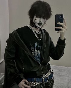 Black Metal Makeup Man, Gothic Make Up Looks, Alt Male Makeup, Gothic Men’s Makeup, Male Gothic Makeup, Masc Vampire Makeup, Goth Mens Makeup