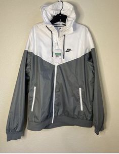 Sz XL Nike Sportswear Windrunner Jacket White/Gray -AT5270-084 NEW New with tag R9 Nike Vest Jacket, Windrunner Jacket, Hooded Jacket Men, Tag Sale, Mens Activewear, New Nike, Nike Sportswear, Hooded Jacket, Mens Jackets