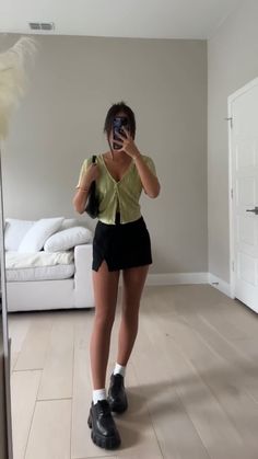 Black Skirt Outfit Spring, Black Mini Skirt Outfit Summer Casual, Mini Skirt Outfit Summer Casual, Black Mini Skirt Outfit Summer, Black Skort Outfit, Black Skirt Outfit Summer, July Vibes, Mini Skirts Outfits Summer, Black Mini Skirt Outfit