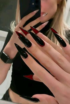 dont look at tbis either🙈🙈 Acrylic Nails Stiletto, Stilleto Nails Designs, Sharp Nails, Punk Nails, Gothic Nails, Goth Nails, Vegas Outfit, Grunge Nails