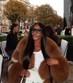 #style #stylish #furcoat #outfitoftheday #outfitstyle #chic #brunch #dinner #datenight #christmasoutfit #partyoutfit Raven Clothes, Europe Ootd, December Style, Faux Fur Coats Outfit, So Raven, Baddie Fashion, Y2k Autumn, City Girl Style, Digital Identity