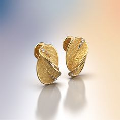 Diamond stud earrings with leaf design. Flora collection. The earrings of the Flora collection have the shape of the ash leaf, a sacred tree in many cultures, a symbol of the sun and always used as a protection. The earrings feature wide and comfortable push back butterflies Ideal earrings for everyday elegance, a new talisman that will bring you luck and a good mood. The approximate weight is 3.5 grams per earring, for a total of about 7 grams. The earrings feature 12 natural diamonds for a total carat of 0.20, color G- clarity VS 14k or 18k gold 22 mm height 15 mm large Gemstones: Natural Diamonds 0,2 carats total weight  G VS designed and crafted in Italy ❥ Production time for custom design A new customized solid gold piece will take from 3 to 4 weeks to be designed and finished.  In ca Italian Engagement Ring, Italian Gold Jewelry, Oval Earrings, Italian Craftsmanship, Italian Jewelry, Gold Leaves, Oval Earring, Gold Piece, Black Gift Boxes