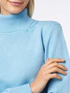 Woman knitted light blue turtleneck sweaterBlended cashmereRegular fitElastic waistbandComposition: 40% Wool, 30% Viscose, 20% Poliamide, 10% Cashmere Blue Fitted Cashmere Sweater, Fitted Blue Cashmere Sweater, Elegant Blue Cashmere Sweater, Blue Cashmere Turtleneck Sweater, Light Blue Elegant Tops For Winter, Elegant Light Blue Winter Top, Elegant Light Blue Tops For Winter, Light Blue Turtleneck, Blue Turtleneck