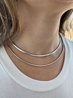 "➣ High quality Solid 14K White Gold 3mm 4mm Classic Omega Necklace, 16\"18\" 20\", Real Gold Chain, Real Gold Omega Necklace, Women  ➣ MATERIAL: 14K White Gold  ➣ Closure: Box   ➣ Weights:  3MM 16\" 13.5g 3MM 18\" 15.2g 3MM 20\" 17.1g 4MM 16\" 17.5 4MM 18\" 1.95g 4MM 20\" 21.5g  ◈ Please note that weights are approximate.  ➣ If you need a specific length, please message us.  Explore more gold chains https://www.etsy.com/shop/MarinaMJewelry?ref=seller-platform-mcnav&search_query=gold+chain  ➣ SH Silver Stackable Round Necklaces, Silver Stackable Necklaces With Round Shape, Everyday Stackable Silver Necklaces, Stackable Silver Necklaces For Everyday, Omega Necklace, Real Gold Chains, Gold Vermeil Jewelry, Necklace Women, Pure Gold