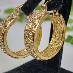 Very Pretty Solid Gold Plated Features A Butterfly Accented With Zirconia Crystals Lever Close New #22 Statement Butterfly Crystals Dressy Work Office Fashion Wedding Party Casual Gold Bling Hoop Earrings, Gold Metal Hoop Earrings With Rhinestones, Gold Metal Hoop Earrings With Bling, Gold Crystal Hoop Earrings With Rhinestones, Gold Hoop Earrings With Crystal, Gold Hoop Earrings With Bling For Anniversary, Gold Bling Hoop Earrings For Anniversary, Gold Metal Hoop Earrings With Sparkling Stones, Gold Crystal Hoop Earrings With Sparkling Stones