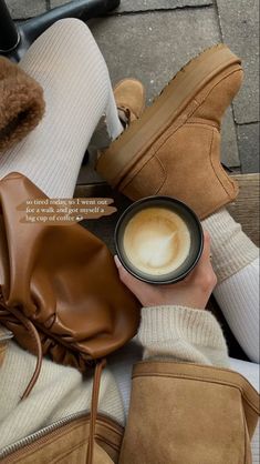 Autumn Clothes Aesthetic, Fall Aesthetic Pictures, Studera Motivation, Have The Best Day, Diy Vetement, Uggs Outfit, Cozy Season, Fall Inspo, The Best Day