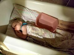 Make a bathtub bed for your little ones who can't make it in the toilet when they have the flu:: pinning with purpose Sick Remedies, Baby Help, I'm Sick, Baby Momma, Parenting Done Right, Better Parent, St Valentin, Tiny Humans