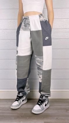 Nike Sweatpants Outfit, Joggers Nike, Sweatpants Outfit, Nike Sweatpants, Winter Outfits Women, School Outfit