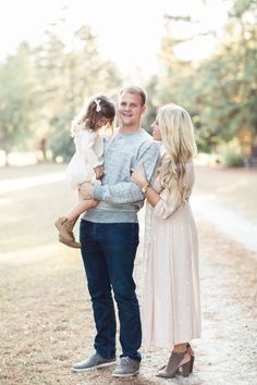 wedding photographer atlanta ga — Shauna Veasey Photography Dress Family Photos, Posing Families, Boat Engagement, Jessica Jane, Family Pic, Quoi Porter, Family Picture Outfits