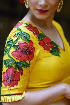 Fabric Painting Ideas On Blouse, Painting On Saree Blouse, Hand Painting Blouse Design, Pattern Work Blouse Designs, Painted Blouse Designs, Painting Blouse Designs, Hand Painted Blouse Designs, Blouse Painting Designs, Painting Blouses