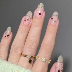 Christmas Present Nails, Nail Hacks, Acrylic Nail Shapes, Beauty Hacks Nails, Christmas Gel, Nude Nail Designs, Happy Nails, Christmas Gel Nails, Minimal Nails