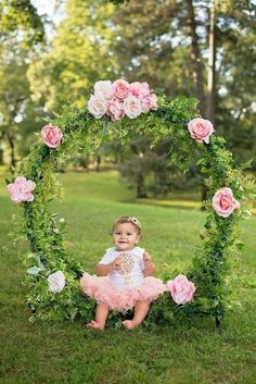 Hot Air Balloon First Birthday, Floral Hot Air Balloon, 6 Month Baby Picture Ideas, Baby Birthday Photoshoot, 1st Birthday Girl Decorations, 1st Birthday Pictures, 1st Birthday Photoshoot, 1st Birthday Photos