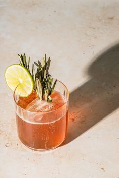 7 Tasty Non-Alcoholic Mocktail Recipes Cocktail Pictures, Cocktail Images, Rosemary Tea, Best Alcohol, Cocktail Bitters, Whiskey Sour, Perfect Cocktails, Gin Tonic