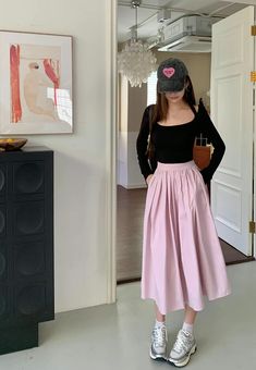 The perfect pink midi skirt for spring! With a pleated flare silhouette, side pockets and concealed back zipper, this skirt mixes and matches easily, and looks cute all day. Lined. S: 25" waist, 29.5" lengthM: 26.5" waist, 29.5" lengthL: 28" waist, 30" lengthXL: 29.5" waist, 30" length