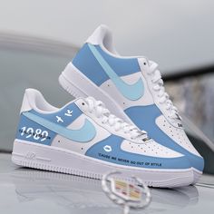 Transform your style with Custom Taylor's Nike Air Force 1 Shoes in Blue! Make a bold statement and stand out from the crowd with these one-of-a-kind, hand-crafted shoes. The perfect choice for those who like to take risks and make a statement with their fashion. Don't settle for ordinary, embrace your unique style with Custom Taylor's Nike Air Force 1 Shoes! 🔥 100% genuine, Brand New.👟 Custom sneakers.★Every pair is hand-made and unique.✨Best quality waterproof and scratch-proof paints used.? Taylor Swift Shoes, Air Force 1 Shoes, Boty Nike, Nike Fashion Shoes, Preppy Shoes, Estilo Taylor Swift, All Nike Shoes, Cute Nike Shoes, Cute Sneakers