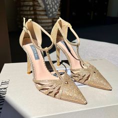 Fabulous Sparkling Gold Heels For The Perfect Carrie Moment Sarah Jessica Parker Shoes, Sarah Jessica, Gold Heels, Sarah Jessica Parker, Shoes Women Heels, Carry On, Shoes Heels, Women Shoes, Heels