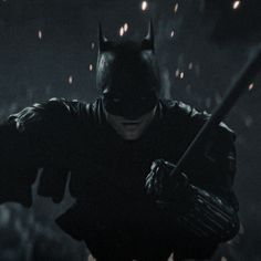 the dark knight rises in batman's new trailer, and it looks like he is ready