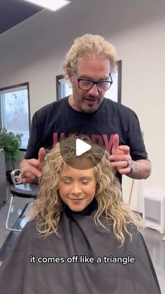 Wayne Tuggle on Instagram: "How to make curly hair round #waynetugglehair #curlyhair #curlyhairtips #curlyhairturorial #curlyhairstyles #curlygirl #hair #hairtrends2023 #sexyhair #rockyourhair #hairmagic #ncstylist #ncsalon #hanzonation #hairtransformation #hairtoks #hairtutorial #haircuttutorial #hairstyles" Make Curly Hair, Layered Curly Haircuts, Curly Shag Haircut, Shoulder Length Curly Hair, Natural Curly Hair Cuts, Fine Curly Hair, Medium Length Curly Hair, Curly Hair Updo