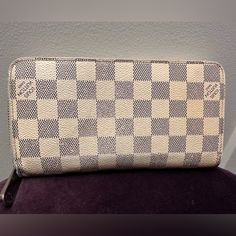 Condition: Pre Owned / Very Good! 100% Authentic Height 3.93 Inch(Approx) /10 Cm(Approx) Depth 0.98 Inch(Approx) /2.5 Cm(Approx) Width 7.48 Inch(Approx) /19 Cm(Approx) Lv Damier Azur, Lv Damier, Louis Vuitton White, Bags Louis Vuitton, Louis Vuitton Bags, Cream White, Louis Vuitton Bag, Bag Lady, Louis Vuitton