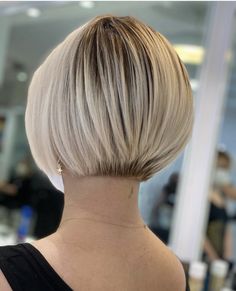 Stacked Haircuts, Chic Short Hair, Really Short Hair, Choppy Bob Hairstyles, Chin Length Hair, Bob Haircut For Fine Hair