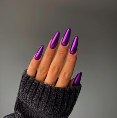 Sharing 50+ Stunning Chrome nail designs that are super trendy right now! Get some inspiration and try out this fun new technique today! #purplenail Beach Nails Aesthetic, Trendy Beach Nails, Neon Purple Nails, Light Blue Chrome, Chrome Nail Designs, Ombre Chrome Nails, Beach Themed Nails, Red Chrome Nails