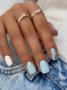 short light blue and silver glitter nails Beach Gel Manicure, Navratri Nail Art Simple, Blue Gel Nails, Light Blue Nails, January Nails, Easy Nails, Glitter Gel Nails, Makijaż Smokey Eye, Cute Gel Nails