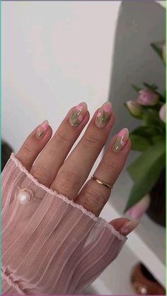 floral nail floral nail art tulip nail Tulip On Nails, Tulips Nails Design, Tulip Nail Art Designs, Amsterdam Nails, Tulips Nails, Nails Tulip, Simple Gel Nail Designs, Tulip Nail Art, Luminary Nails