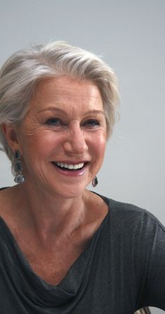 Helen Mirren Hair, Eyebrow Makeup Tips, Beautiful Gray Hair, Judi Dench, Silver Grey Hair, Helen Mirren, Ageless Beauty, Aging Beautifully, Aging Gracefully