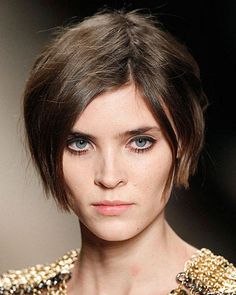 Cool Brown Hair, Fine Hair Cuts, Cut Her Hair, Short Straight Hair, Curly Hair Inspiration, Short Bob Haircuts, Hair Crush, Short Bob Hairstyles, Hair Today