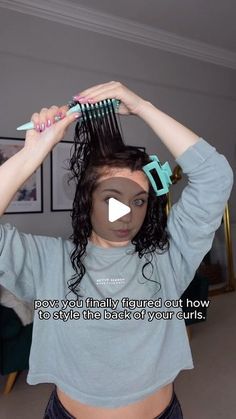 Hair Curling Techniques, Curly Hair Techniques, Low Bun Hairstyle, Easy Low Bun, Low Bun Hairstyles, Curly Hair Updo, Bun Hairstyle, Natural Curls Hairstyles, Hair Help