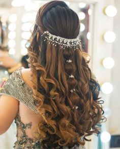 Open Hairstyle, Wedding Hairstyles For Women, Reception Hairstyles, Hair Aesthetics, Bridal Hair Buns, Indian Wedding Hairstyles, Caramel Hair, Open Hairstyles