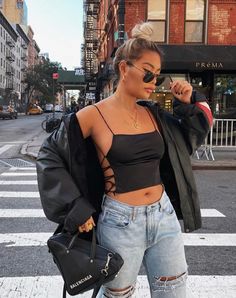 Trendy Outfits 2020, Pastel Outfit, Fashion Goals, Grunge Look, Top Outfit, Crop Top Outfits, Streetwear Fashion Women, Fashion Streetwear