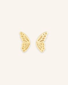 Butterfly wings stud earrings 🦋! Turn heads with these solid gold butterfly wings earrings. Crafted to be reminiscent of the delicate insects they are named after, these stunning studs will frame your face and add a touch of luxe to any ensemble. #earrings, #studearrings #butterflyearrings #butterfly #butterflywings Butterfly Wings Earrings, Wings Earrings, Butterfly Wing Earrings, Wing Earrings, Gold Butterfly, Butterfly Earrings, Butterfly Wings