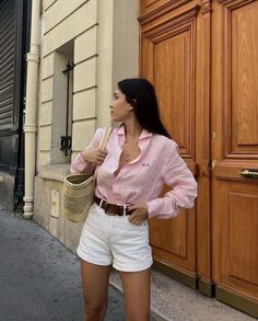 Ani Margarian no Instagram: “Favorite summer outfits from last year 💘” Style Chic Parisien, Style Parisian Chic, Parisian Wardrobe, Modest Girly Outfits, Outfits Paris, Old Money Fashion, Style Désinvolte Chic, Money Fashion, Parisian Chic Style