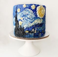 there is a cake that has been decorated to look like the starry night