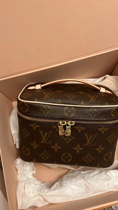 Louis Vuitton Bag Aesthetic, Louie Vuttion, Shopping Bags Aesthetic, Louis Vuitton Shopping, Dream Bags, Bag Aesthetic