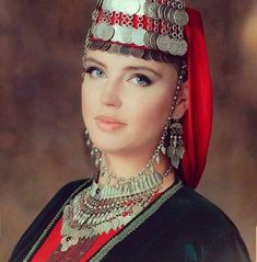 Armenian Outfits, Armenian Symbols, Costumes Around The World, Afghan Dresses, Traditional Fashion