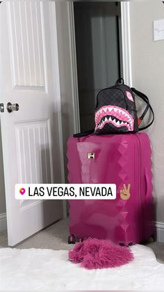 Cute Travel Outfits, Start Youtube Channel, Dump Ideas, Airport Fits, Neon Quotes, Pink Lifestyle, Preppy Room Decor, Balenciaga Shoes, Preppy Room