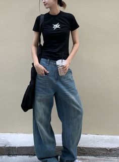 Korean Street Style Women, Ulzzang Clothes, Wide Leg Denim Pants, Asian Streetwear, Cargo Jeans, Mode Inspiration